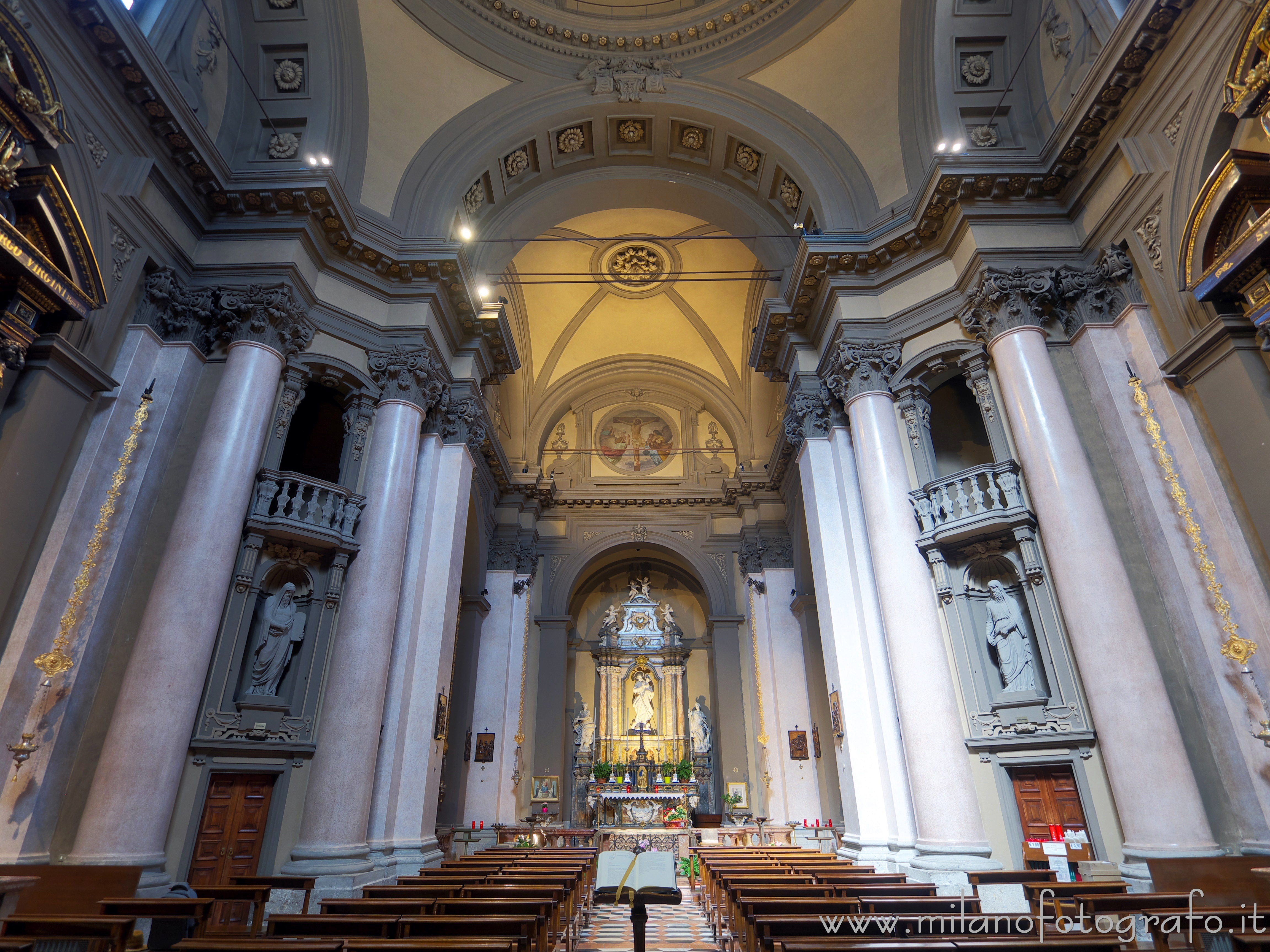 Milano - Interno della Chiesa di San Giuseppe